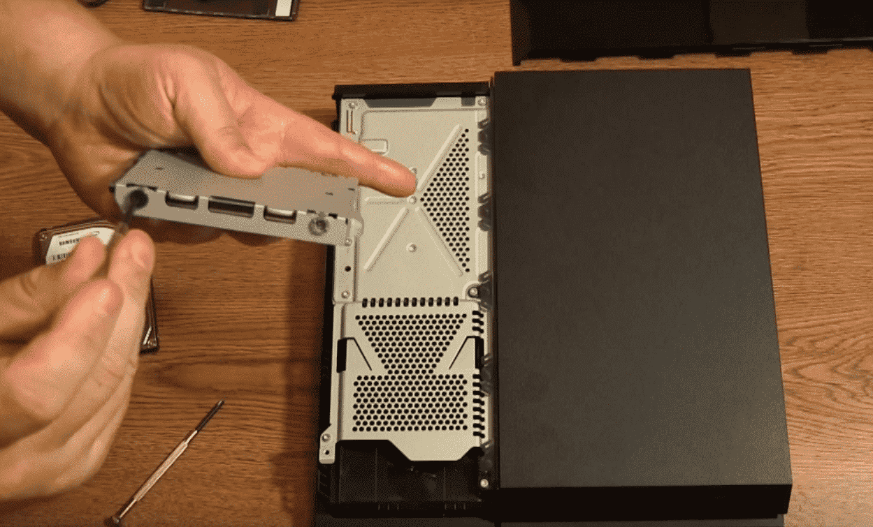 Changement disque dur PS4 - 2